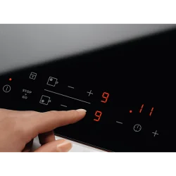 Integreeritud klaaskeraamiline pliidiplaat Electrolux, EHF6343FOK