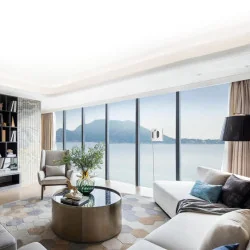 Aknapesurobot + pihustiga HUTT, W8